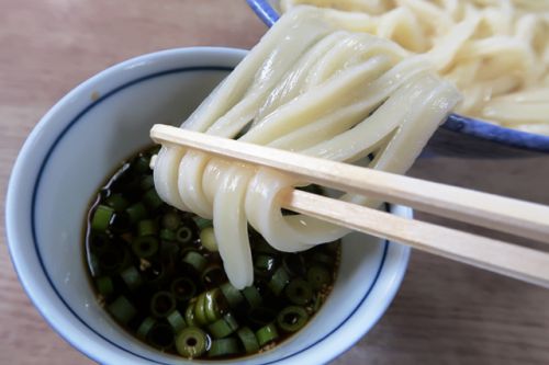 朝一番で美味しいうどんをいただける幸せ! 吉本食品 @ 東かがわ市三本松 今年8回目の讃岐うどんツアー 1軒目 201018