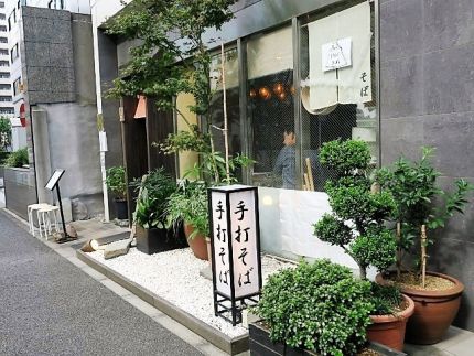 築地 「文化人」 いくら弾けて蕎麦香ばしい「いくらそば」