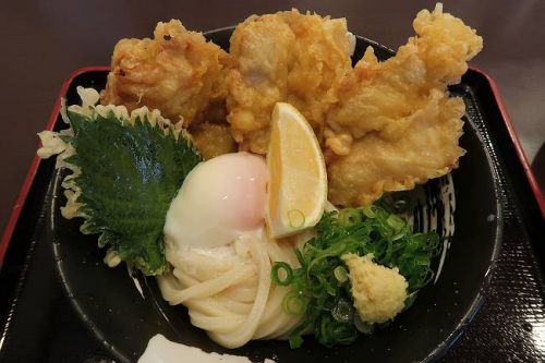 手打ちうどん団平 @ 温玉とり天生醤油うどん
