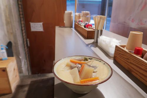 讃岐は琴平の地酒「悦凱陣」の酒粕でつくった「酒粕しっぽくうどん」で身も心もポッカポカ Udon Kyutaro @ 大阪市中央区久太郎町 210217