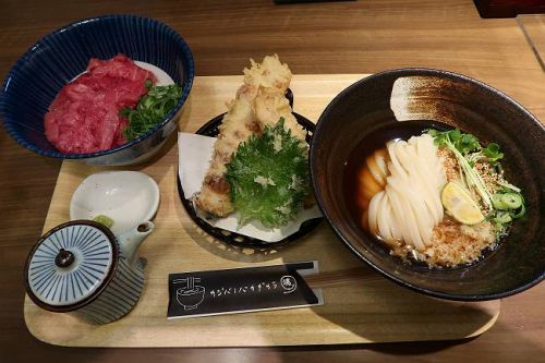 満天うどん カジバノバカヂカラ @ 今日も名物 まぐろ丼セット