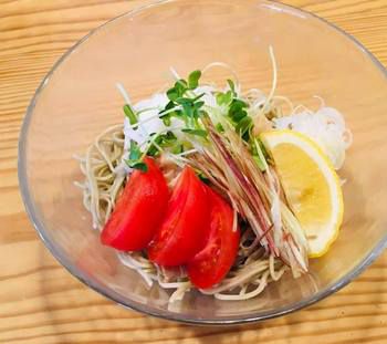 季節を楽しむ「やまっちそば」のご紹介です!