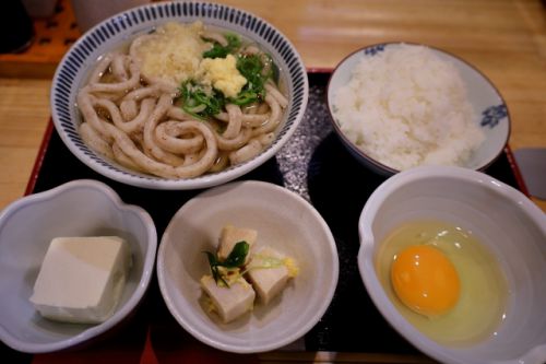 早朝より安くて旨い朝うどん定食がいただける幸せ うどん 讃く @ 福島 210418