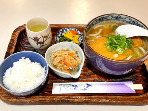 駒川商店街の甘味処で大阪きつねうどんの定食をいただく 甘味茶寮 まほろば @ 駒川商店街 210421