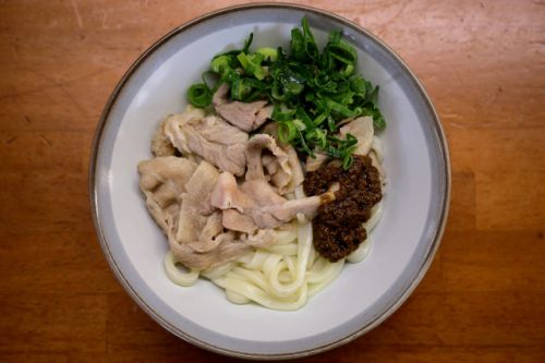 ネギ油+カレー+讃岐もち豚+醬油+うどん=? 純手打うどんよしや @ 丸亀市飯野町 今年五回目の讃岐うどんツアー 1軒目 210422