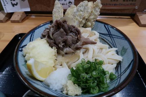 手打ちうどん まる泉 @ 牛肉ごぼう天ぶっかけうどん (2021年3月限定)