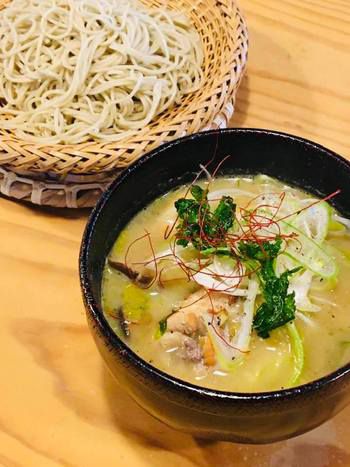 「蕎麦屋のグリーンカレーつけそば」始めます!!!