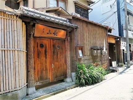 神泉 「丸山町わだつみ」 日常を忘れる空間で翁譲りの凛々しき蕎麦