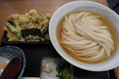 うどん居酒屋 麦笑 @ イリコガッツリのひやかけ