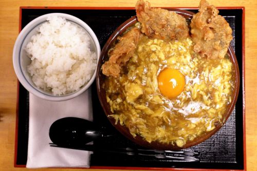 一番人気のふわとろ「鶏卵カレーうどん」 つくもうどん 天神橋店 @ 天満 210614