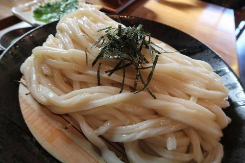 うどん 色彩 @ 寒くなってもざるうどん? 鯛ちくわ天ざる