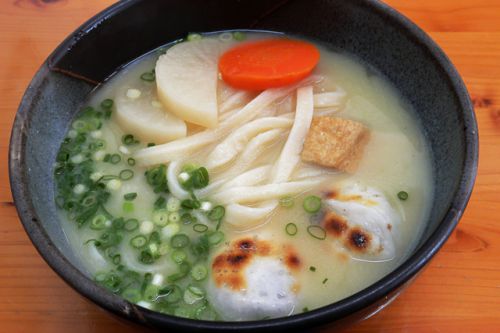 讃岐の冬の風物詩?白味噌のうどんに焼いたアン餅が入った雑煮うどん 本場かなくま餅 福田 @ 観音寺市 今年11回目の讃岐うどんツアー 6軒目 201106