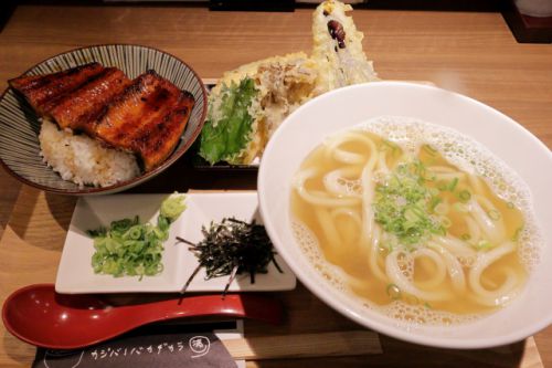 これはお値打ち国産鰻のうな丼うどんセットがめっちゃ旨い! 満点うどん カジバノバカジカラ @ 大和郡山市 210808