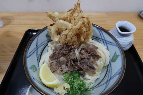 手打ちうどん まる泉 @ 牛玉ねぎ天ぶっかけうどん