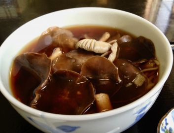 「秋限定・天然しめじ蕎麦」