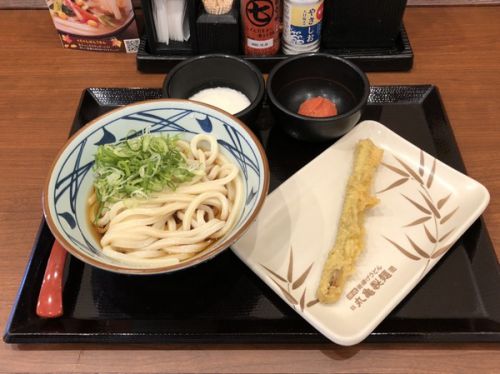 バリ旨うどんを包み込む最強トッピング