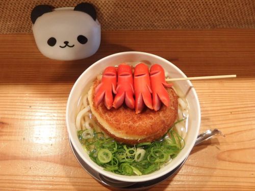 禁煙立呑みゼファー食堂@神戸・東川崎交差点角「本日より”カレーパンうどん/そばをリリースするねん!」