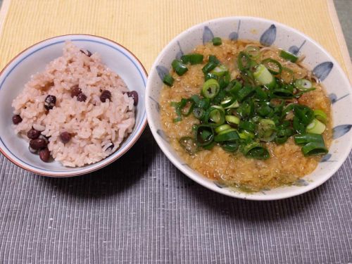 お家で、冷凍「どん兵衛 鴨だしそば」&ヨメ作赤飯ランチ~♪ 220123