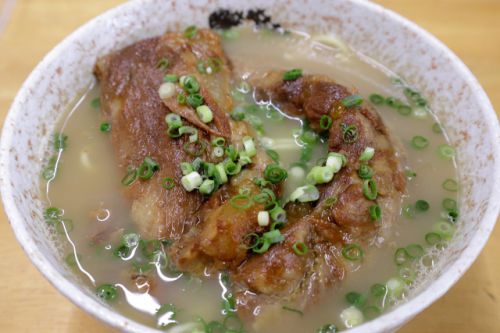 とろ~り柔らか大きな軟骨ソーキが二個乗った八重山そば 明石食堂 @ 石垣市伊原間 220108