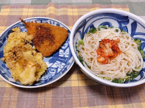 お家で、乾麺『讃岐ざるうどん』で、冷ぶっかけ!いか下足天ぷら&真あじフライと♪ 220128