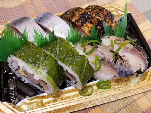 お家で、さば食べ比べ寿司&まる旨小海老天そば!カッテキタモンデ・ランチ♪ 220130