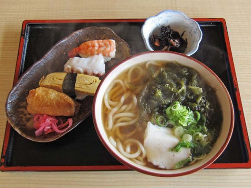 「志乃家」 美原 こだわりうどん+寿司の定食!ええフンイキやわ~♪ 220310