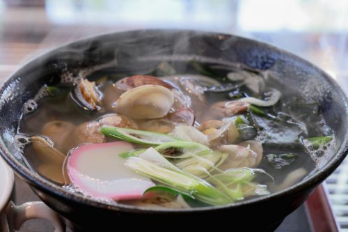 春を感じさせる浅蜊と若布のおうどん 諏訪ノ森で月に一日だけ営業するうどん店 めん処 むく @ 諏訪ノ森 220324