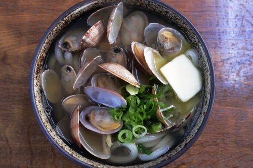 旨味たっぷりアサリうどんに溶け出すバターのコクと風味 麦香うどん 麦香 BAKUKA UDON @ 丸亀市綾歌町岡田 今年13回目の讃岐うどんツアー 5軒目 201204