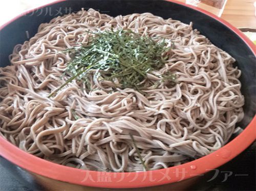 デカ盛りかさや食堂のスーパーざるそば!巨大な寿司桶で降臨!