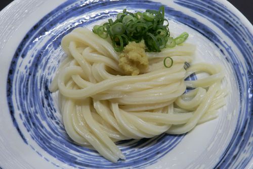 たった120円でこんなに美味しいうどんをいただける幸せ! 感謝の気持ちしかありません。 日の出製麺所 @ 坂出市富士見町 今年13回目の讃岐うどんツアー 5軒目 201204