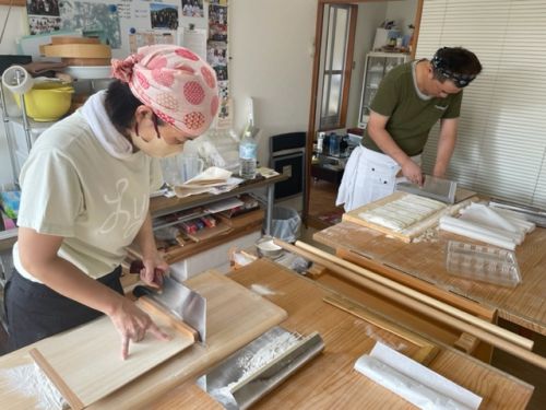 ご夫婦で北海道産と鹿児島産の新蕎麦粉で楽しんで頂きました。