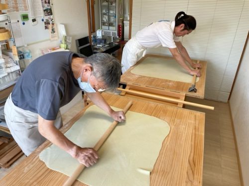 休日午前中は恒例のそば打ち練習。