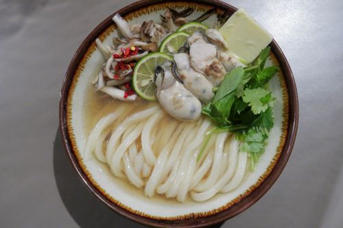 出汁の旨味と牡蠣の風味とバターのコクが三位一体となったうどん Udon Kyutaro @ 大阪市中央区久太郎町 201224