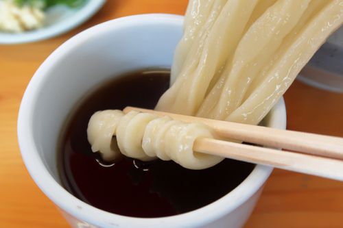 イリコ風味のつけ出汁が旨い釜揚げうどん 本場 かなくま餅 福田 @ 観音寺市 今年初めての讃岐うどんツアー 4軒目 210108